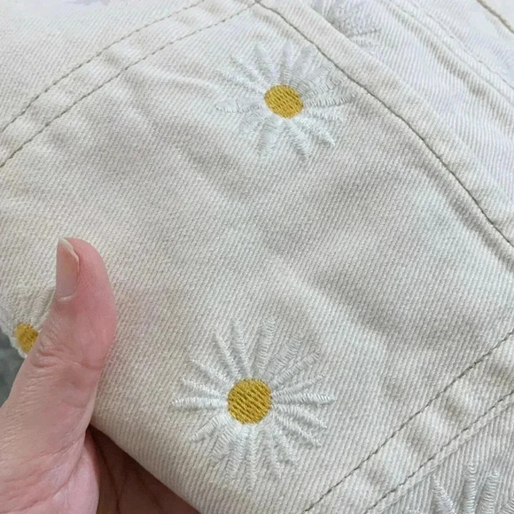 PacSun Daisy Embroidered Denim Shorts - Picture 8 of 12